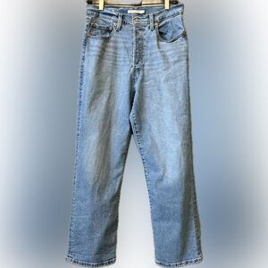Levi’s ribcage straight ankle button fly legs lighter wash jeans beauties! 30